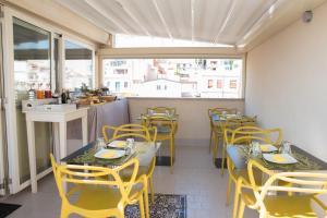 A restaurant or other place to eat at Casa Turrisi