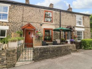 Gallery image of Brook Cottage in Hayfield