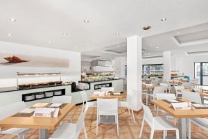 THB花卉酒店餐廳或用餐的地方