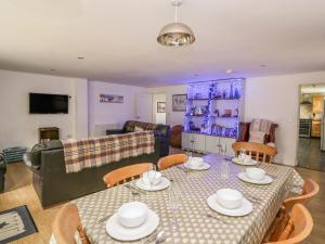 a living room with a table and chairs at Cariad Cottage in Cilcennin