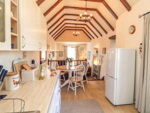 Ресторант или друго място за хранене в Primrose Cottage