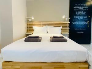 Posteľ alebo postele v izbe v ubytovaní Syntagma Square: Amazing Cozy Studio - Whale
