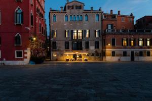 ヴェネツィアにあるカ サンタンジェロのギャラリーの写真