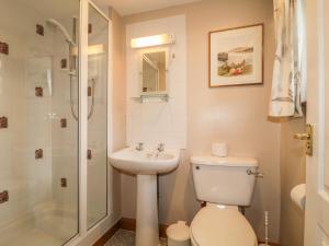 Bilik mandi di Low Garth Cottage +24 gambar