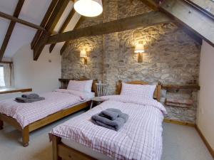 Postel nebo postele na pokoji v ubytování Whitcombe Cottage