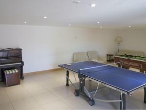 Taula de ping-pong a East Bickleigh o a prop