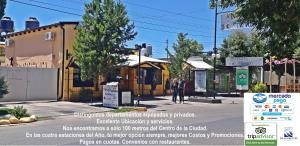 マラルグエにあるApart El Nevado Malargüeの黄色い建物の通角