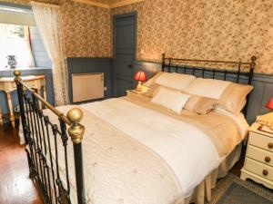 a bedroom with a large bed with white sheets at O'Neill's in Tipperary