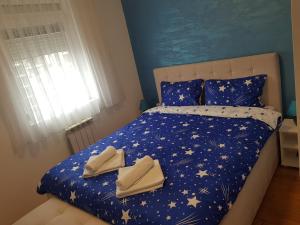 Voodi või voodid majutusasutuse Apartman KEJ BLUE free parking toas