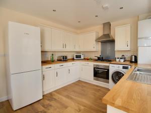 Kuchyň nebo kuchyňský kout v ubytování The Ferns