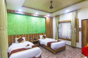 Katil atau katil-katil dalam bilik di Jungle Safari Lodge- Serenity in the Wild