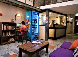 Ruang duduk di Granados Hostel