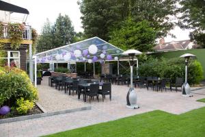 Vrt pred nastanitvijo The Sandymount Hotel