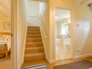 a stairway leading to a bathroom and a bedroom at St Aubyn Cottage in Plymouth +17 photos