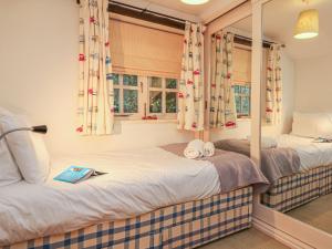 Postel nebo postele na pokoji v ubytování May Cottage