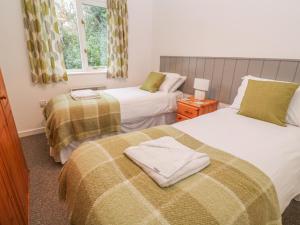 
A bed or beds in a room at 71 Maen Valley Park
