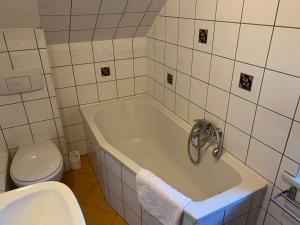 Een badkamer bij Zur Lutherkanzel