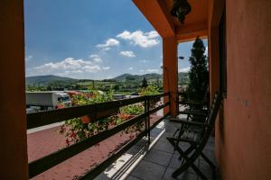 O vedere generală la munți sau o vedere la munte luată de la această pensiune