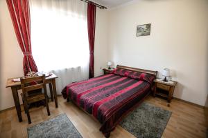 Un pat sau paturi într-o cameră la Pensiune Restaurant ROUTE60