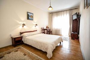 Un pat sau paturi într-o cameră la Pensiune Restaurant ROUTE60