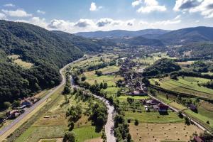 Peisaj natural din apropierea acestei pensiuni