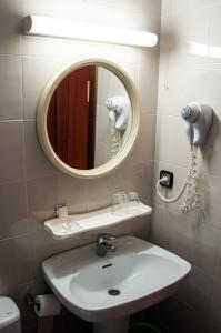 a bathroom with a sink and a mirror at Hostal Fontdemora in Mora la Nueva