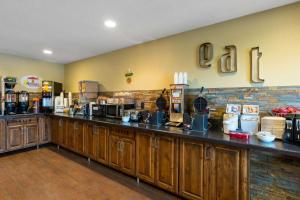 a restaurant with a counter with a unintention at Super 8 by Wyndham Bemidji MN in Bemidji