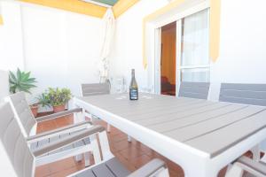 Fotografia z galérie ubytovania Terraza vista piscina v destinácii Conil de la Frontera