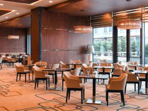 En restaurant eller et spisested på Mercure Istanbul West Hotel & Convention Center