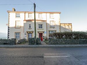 Gallery image of Llys Madoc, First Floor Flat in Penmaen-mawr
