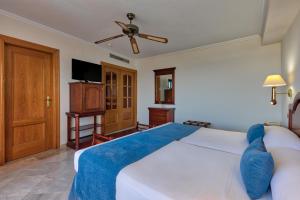 Cama o camas de una habitación en Marbella Playa Hotel