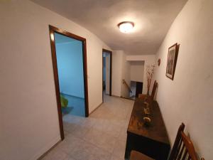 a hallway with a table and a door to a room at Casa Rural Ramos in Linares de la Sierra