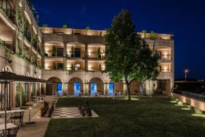 Gallery image of Hotel du Roi & Spa by SOWELL COLLECTION in Carcassonne