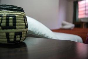 Säng eller sängar i ett rum på Ulucaho Hostel