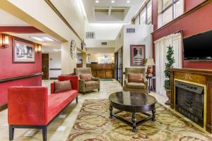 A seating area at Quality Inn Stone Mountain Atlanta