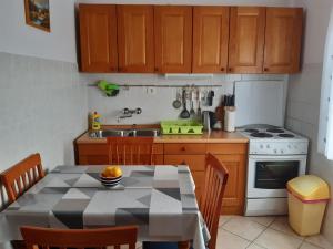 Kuchyň nebo kuchyňský kout v ubytování Apartments Jurkovic