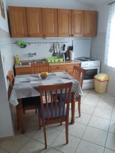 Kuchyň nebo kuchyňský kout v ubytování Apartments Jurkovic