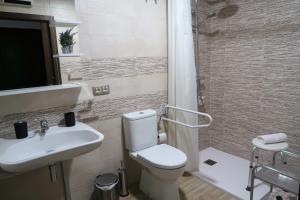 Ένα μπάνιο στο MIRADOR DE LAS VILLUERCAS +45 φωτογραφίες