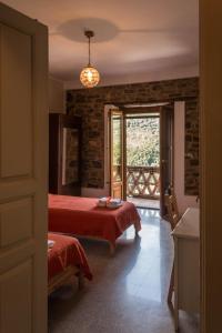 a hotel room with two beds and a window at Casale storico nella campagna cilentana in Rutino