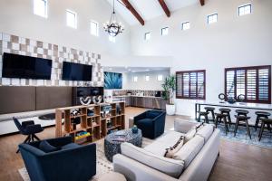 พื้นที่นั่งเล่นของ Luxury Condos by Meridian CondoResorts- Scottsdale