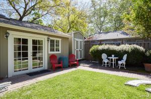 a backyard with chairs and a table and a fence at Willow Glen Private Studio in San Jose