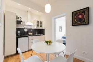 Lovely apartment with balcony 주방 또는 간이 주방 사진 13개 이상