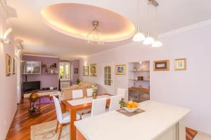 TV a/nebo společenská místnost v ubytování Apartment Djivo