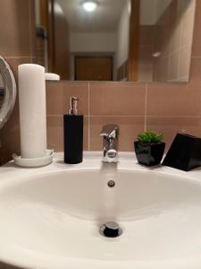 A bathroom at Feltre House