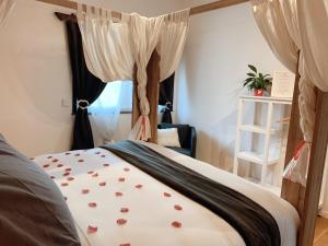 Postel nebo postele na pokoji v ubytování La Maisonnette Enchantée
