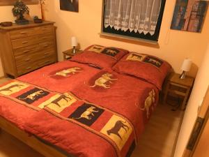 En eller flere senge i et værelse på Ferienwohnung Boddenzander