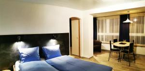 Lova arba lovos apgyvendinimo įstaigoje Hotel Alpha