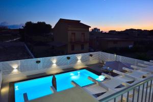 Bazén v ubytování Scala dei Turchi Luxury Home nebo v jeho okolí