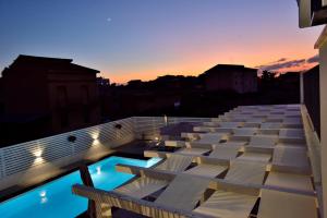 Bazén v ubytování Scala dei Turchi Luxury Home nebo v jeho okolí