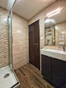 Ванная комната в Cosy apartments "Lima & Vito" Free Parking
